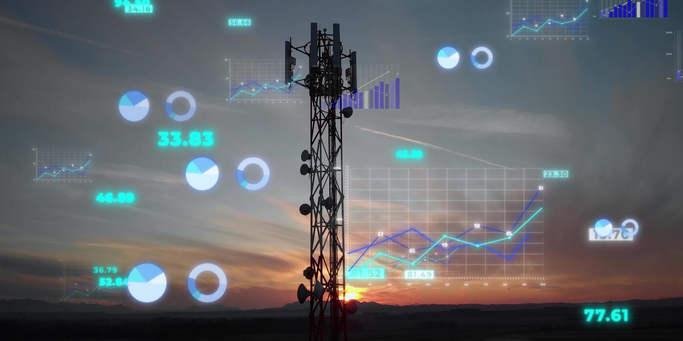Telecommunications mast with network performance analytics